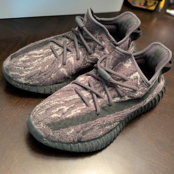 B31 ADIDAS Yeezy Boost 350 V2 - Picture 3 of 10